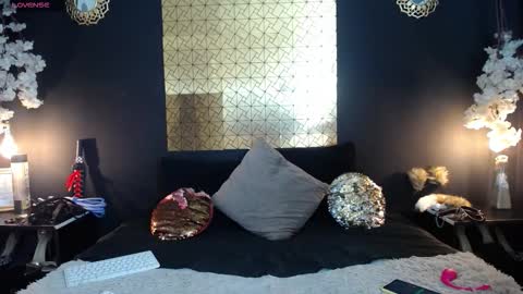 Snapshot of kinkyy_mom chatting on October 28, 2025, 3:04 pm kinkyy_mom online show from October 28, 2025, 3:04 pm