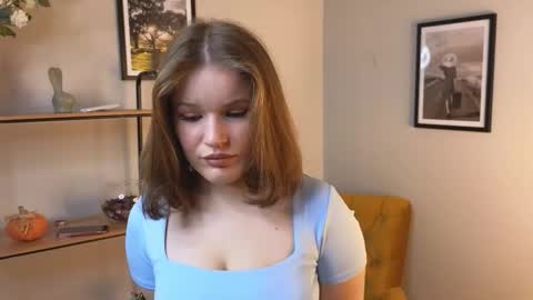 Snapshot of kioron_moore chatting on December 14, 2025, 10:42 am Fiona online show from December 14, 2025, 10:42 am