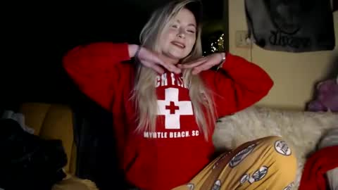 Snapshot of kipsy420 chatting on December 23, 2024, 12:08 pm Kipsy Rose online show from December 23, 2024, 12:08 pm