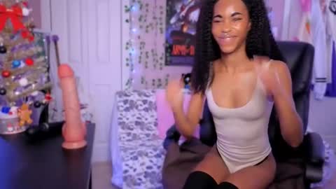 Snapshot of kira21_13 chatting on December 14, 2025, 1:00 am Kira21 13 online show from December 14, 2025, 1:00 am