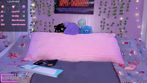 Snapshot of kira21_13 chatting on December 22, 2025, 1:02 am Kira21 13 online show from December 22, 2025, 1:02 am