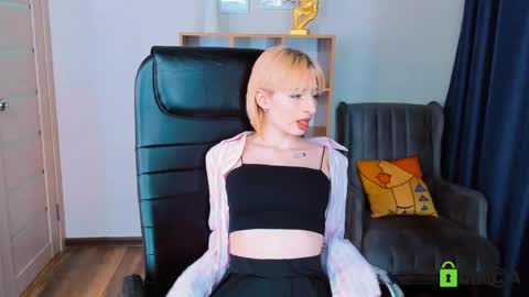 Kira online show from April 28, 2026, 8:03 pm