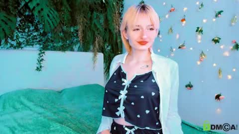 Kira online show from May 3, 2026, 9:10 pm