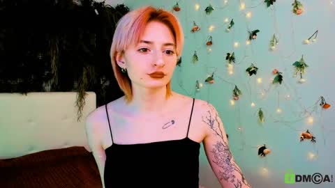Snapshot of kira__cutie chatting on May 15, 2026, 11:23 pm Kira online show from May 15, 2026, 11:23 pm