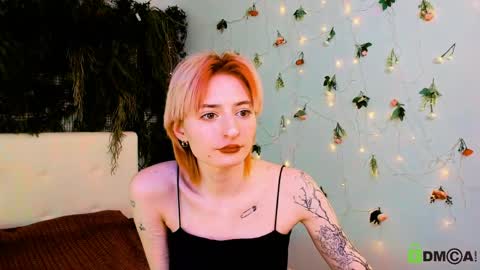 Snapshot of kira__cutie chatting on May 16, 2026, 12:07 am Kira online show from May 16, 2026, 12:07 am