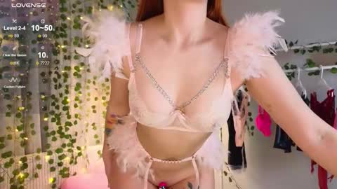 Snapshot of kira_briis chatting on November 22, 2025, 2:05 pm Kira Briis online show from November 22, 2025, 2:05 pm