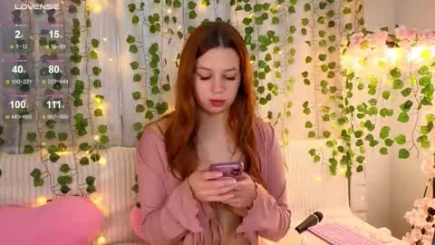 Snapshot of kira_briis chatting on November 26, 2025, 10:49 am Kira Briis online show from November 26, 2025, 10:49 am
