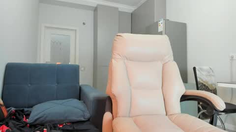 Snapshot of kira_dream17 chatting on April 22, 2026, 2:18 pm Kira online show from April 22, 2026, 2:18 pm