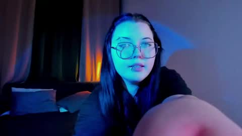 kira online show from April 25, 2026, 1:41 pm