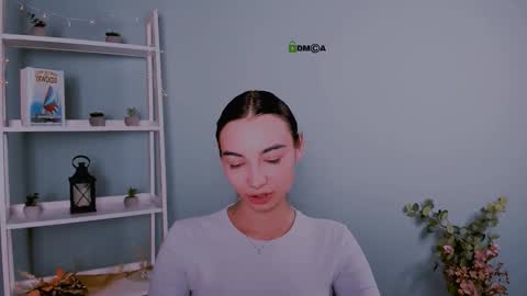 Snapshot of kira_light__ chatting on October 20, 2025, 2:17 pm kira_light__ online show from October 20, 2025, 2:17 pm