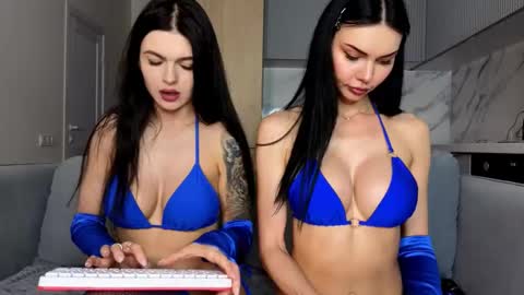 Snapshot of kira_mmr chatting on October 27, 2025, 2:10 pm Kira and friends online show from October 27, 2025, 2:10 pm