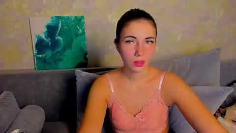 Kira  online show from October 30, 2025, 8:31 pm