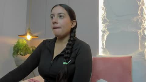 Snapshot of kira_relish chatting on June 15, 2026, 12:18 pm K I R A online show from June 15, 2026, 12:18 pm