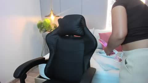 Snapshot of kira_relish chatting on June 16, 2026, 12:30 pm K I R A online show from June 16, 2026, 12:30 pm