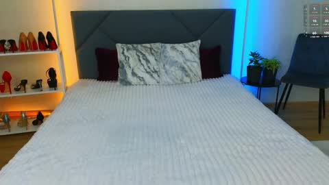 Snapshot of kira_sexxx chatting on March 6, 2025, 7:03 am Kira online show from March 6, 2025, 7:03 am