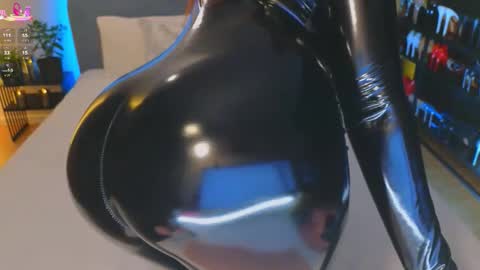 Snapshot of kira_sexxx chatting on October 11, 2025, 8:18 pm Kira online show from October 11, 2025, 8:18 pm