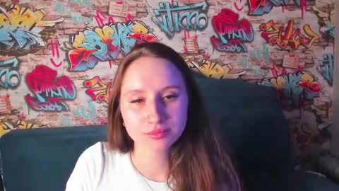 Snapshot of kira_sweeet chatting on December 17, 2025, 9:04 am Kira online show from December 17, 2025, 9:04 am