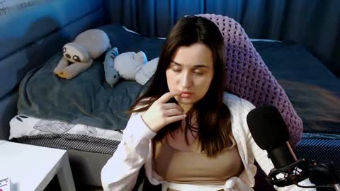 Snapshot of kira_yammy chatting on February 6, 2025, 5:19 pm Kira follow me online show from February 6, 2025, 5:19 pm