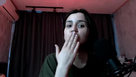 Snapshot of kira_yammy chatting on May 16, 2026, 12:40 am Kira follow me online show from May 16, 2026, 12:40 am