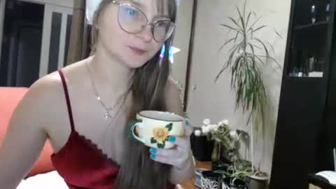 KiraGoldens online show from December 26, 2024, 12:49 pm