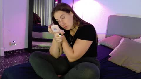 Snapshot of kiralimme_ chatting on October 24, 2025, 6:21 am Kira online show from October 24, 2025, 6:21 am