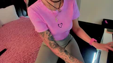 Snapshot of kiramagnolia chatting on September 23, 2025, 1:41 am Kira online show from September 23, 2025, 1:41 am