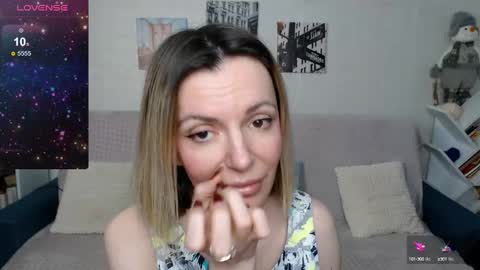 kiramartins cat online show from December 27, 2024, 5:16 pm