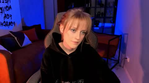 Kira online show from December 16, 2025, 8:36 pm