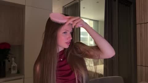 Kira online show from December 16, 2025, 6:02 pm