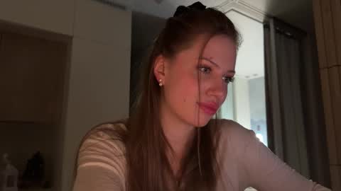 Kira online show from January 13, 2026, 5:07 pm