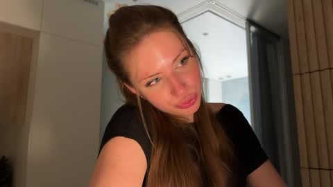 Kira online show from April 30, 2026, 8:57 pm