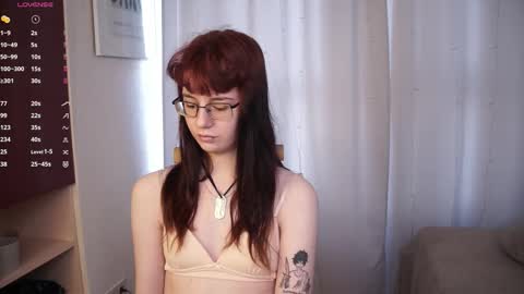 Snapshot of kirazephyr chatting on September 18, 2025, 4:14 am Kira online show from September 18, 2025, 4:14 am