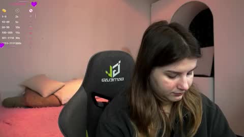 Snapshot of kirazephyr chatting on November 30, 2025, 4:27 am Kira online show from November 30, 2025, 4:27 am