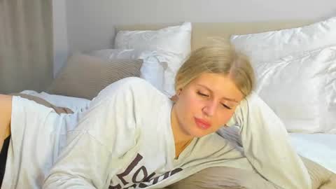Kira online show from July 28, 2026, 6:42 pm