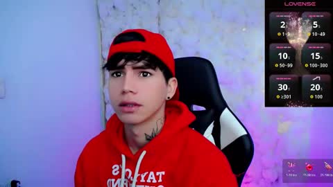 kiss_whitee online show from December 15, 2025, 11:36 am