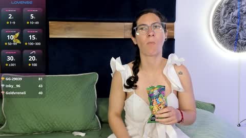 Kissing Company online show from January 30, 2025, 8:54 am