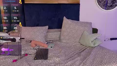 Kissing Company online show from February 25, 2025, 7:20 am