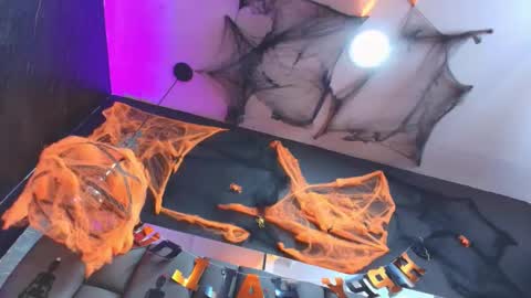 Snapshot of kissme_luna chatting on October 28, 2025, 7:16 pm BELLA FLAME online show from October 28, 2025, 7:16 pm