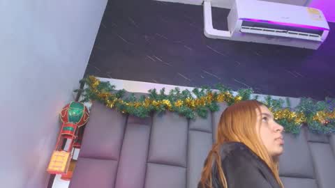 BELLA FLAME online show from December 2, 2025, 7:09 pm