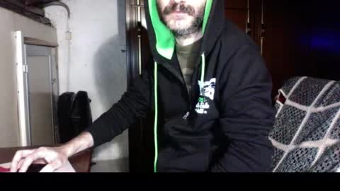 Snapshot of kissofbanned1983 chatting on December 1, 2025, 5:40 pm kissofbanned1983 online show from December 1, 2025, 5:40 pm