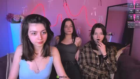 kitniss online show from April 10, 2026, 7:29 pm