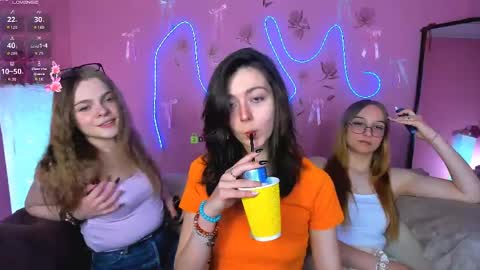 Snapshot of kitniss_dreamy chatting on May 15, 2026, 7:21 pm kitniss online show from May 15, 2026, 7:21 pm