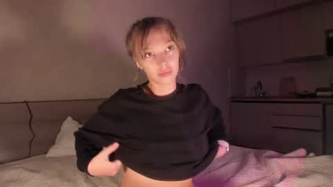 Snapshot of kitsunedream chatting on July 9, 2026, 6:01 pm Polly online show from July 9, 2026, 6:01 pm