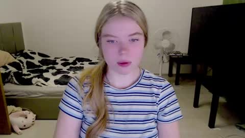 Snapshot of kitten_jenny01 chatting on December 1, 2024, 4:29 pm Jennyblonde and Emmabrunette online show from December 1, 2024, 4:29 pm