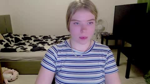 Snapshot of kitten_jenny01 chatting on December 5, 2024, 8:22 pm Jennyblonde and Emmabrunette online show from December 5, 2024, 8:22 pm