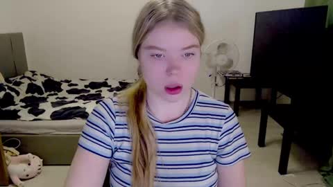 Snapshot of kitten_jenny01 chatting on December 6, 2024, 10:16 am Jennyblonde and Emmabrunette online show from December 6, 2024, 10:16 am