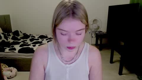 Snapshot of kitten_jenny01 chatting on December 7, 2024, 1:18 pm Jennyblonde and Emmabrunette online show from December 7, 2024, 1:18 pm
