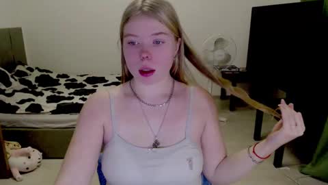 Snapshot of kitten_jenny01 chatting on December 9, 2024, 6:12 am Jennyblonde and Emmabrunette online show from December 9, 2024, 6:12 am