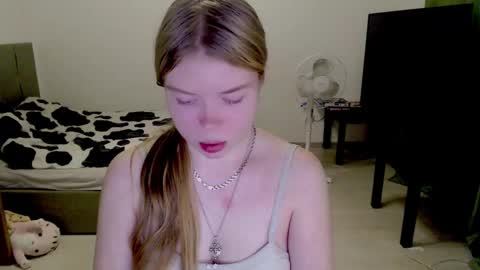Snapshot of kitten_jenny01 chatting on December 10, 2024, 3:33 pm Jennyblonde and Emmabrunette online show from December 10, 2024, 3:33 pm