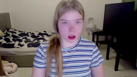 Snapshot of kitten_jenny01 chatting on December 14, 2024, 9:56 pm Jennyblonde and Emmabrunette online show from December 14, 2024, 9:56 pm